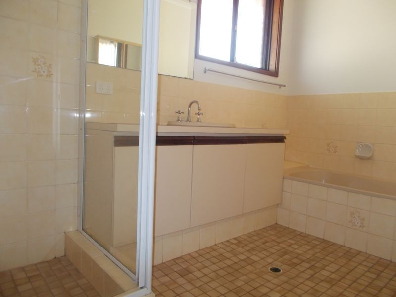 5 Britt Place, Baynton WA 6714