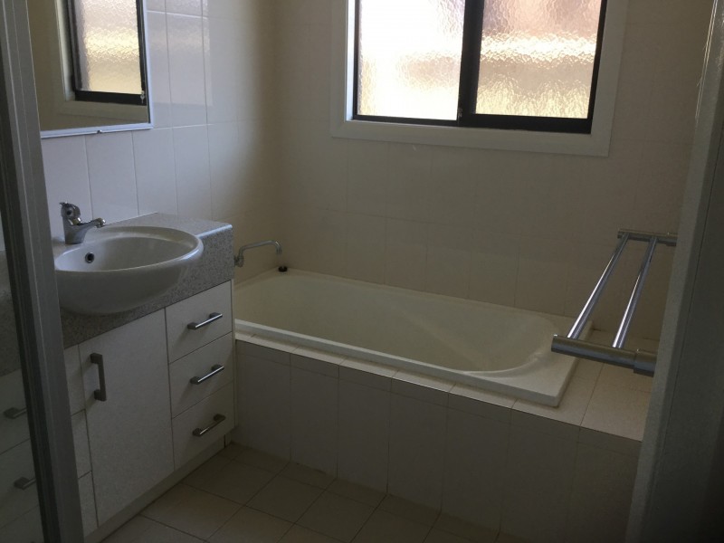 2 Opthalmia Cres, Newman WA 6753