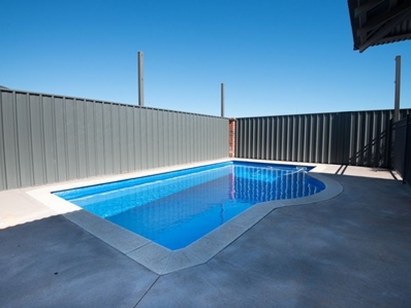 12 Curlew Street, Baynton WA 6714