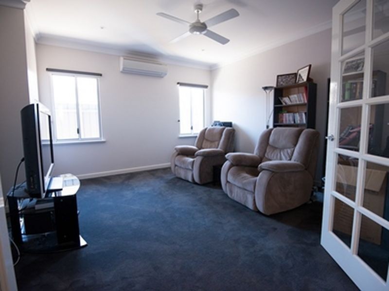 12 Curlew Street, Baynton WA 6714