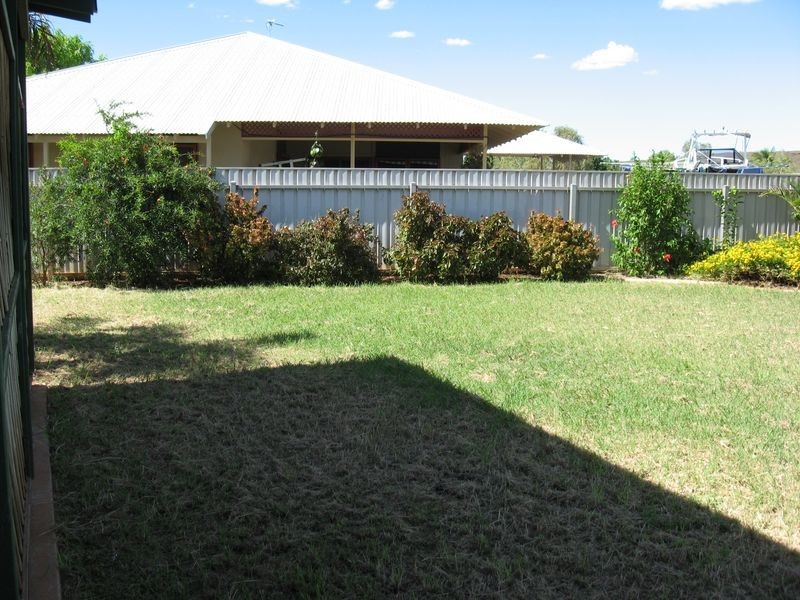 8 Britt Place, Baynton WA 6714