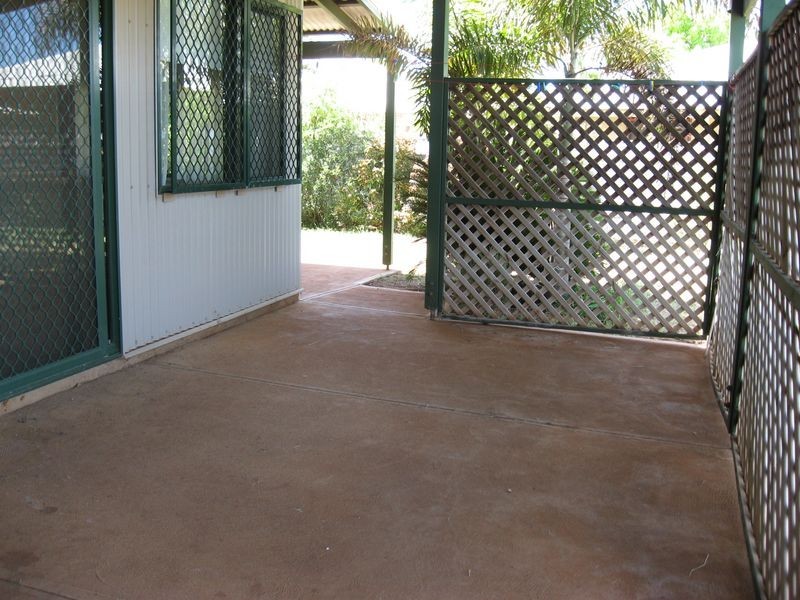 8 Britt Place, Baynton WA 6714