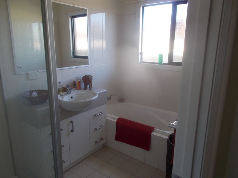 2 Opthalmia Cres, Newman WA 6753