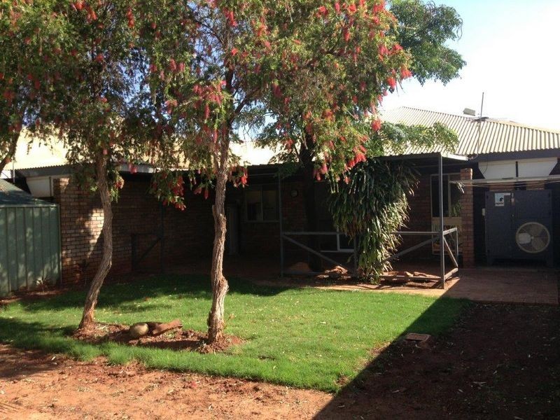 1/6 Kanberra Drive, Tom Price WA 6751