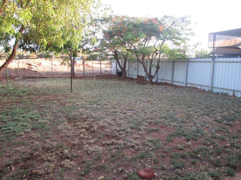 18 Meda Crescent, Dampier WA 6713