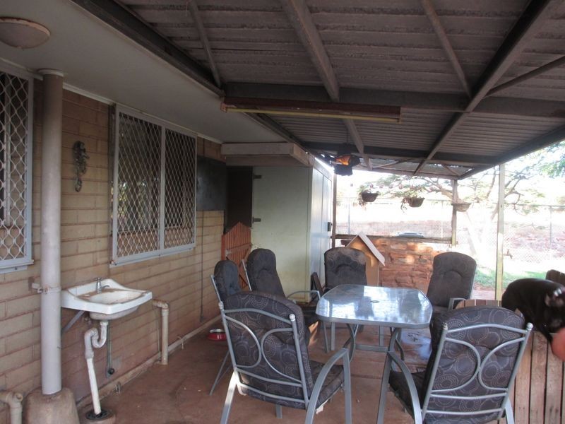 18 Meda Crescent, Dampier WA 6713