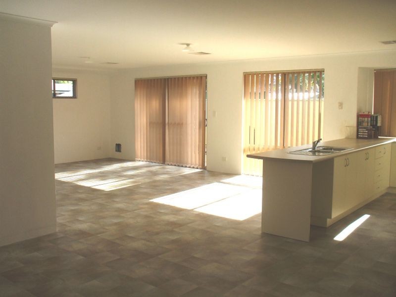 2/5 Nesbit Way, Greenfields WA 6210