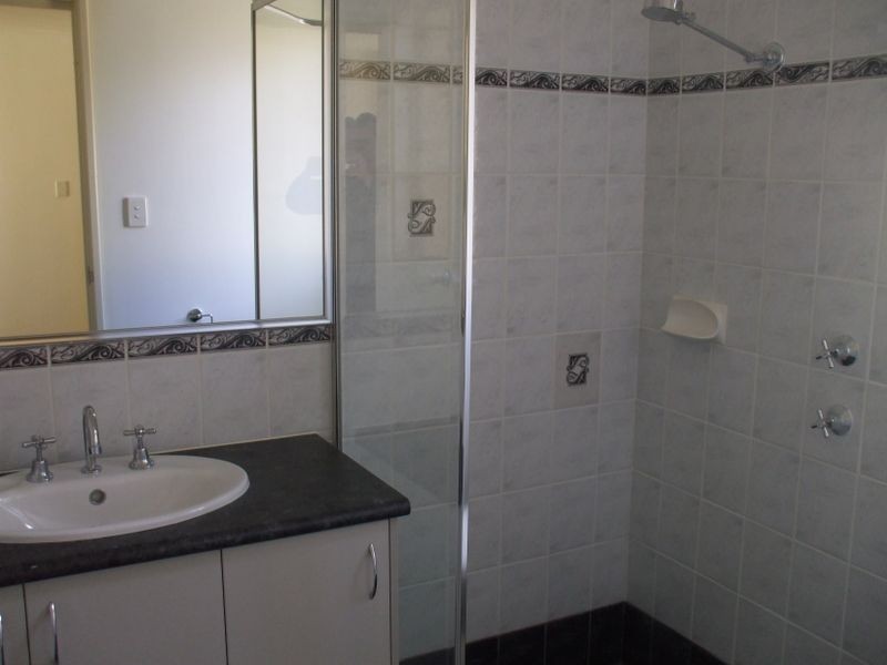 2/5 Nesbit Way, Greenfields WA 6210