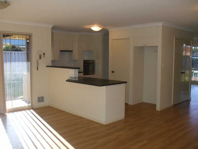 17 Lilac Green, Halls Head WA 6210