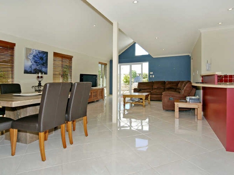 37 Darwin Terrace, Dudley Park WA 6210
