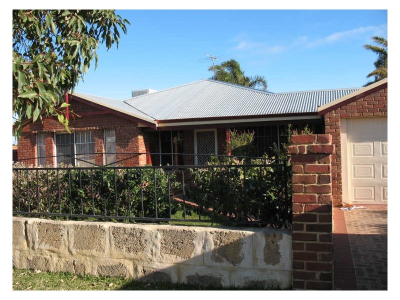 54 Casuarina Drive, Halls Head WA 6210