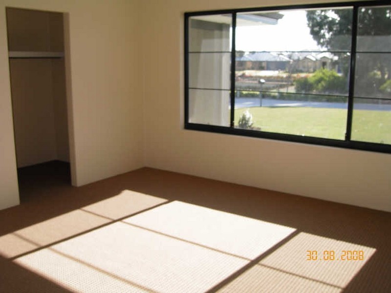 25 Jester Parkway, Meadow Springs WA 6210