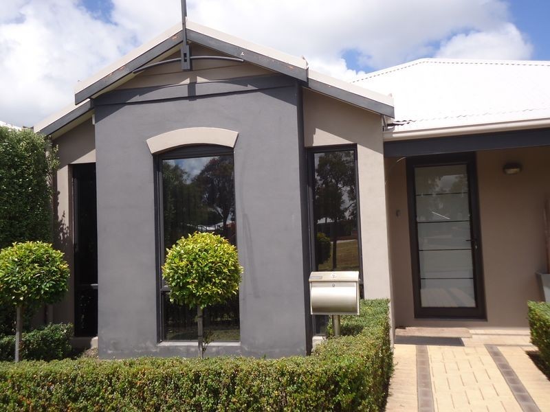 6 Moorhen Green, Dudley Park WA 6210