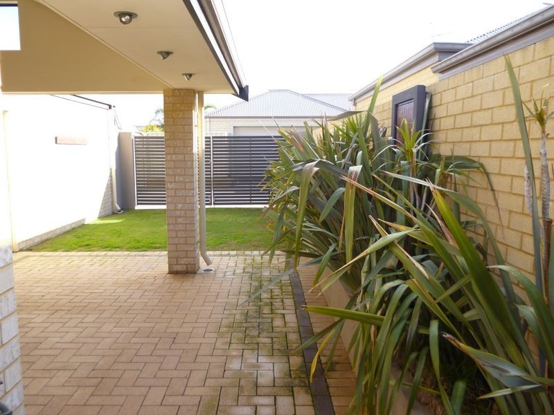 6 Moorhen Green, Dudley Park WA 6210