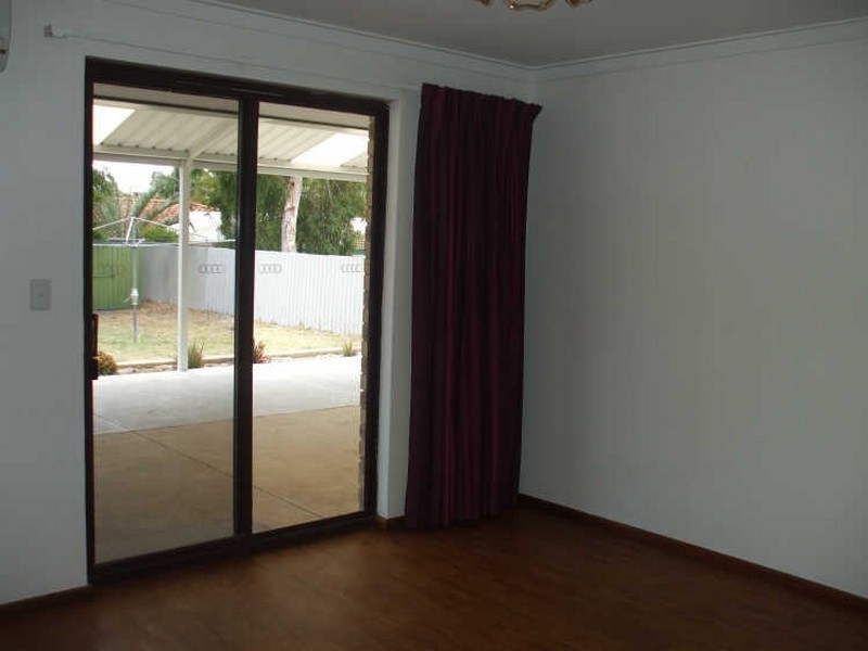 42 Mahogany Drive, Halls Head WA 6210