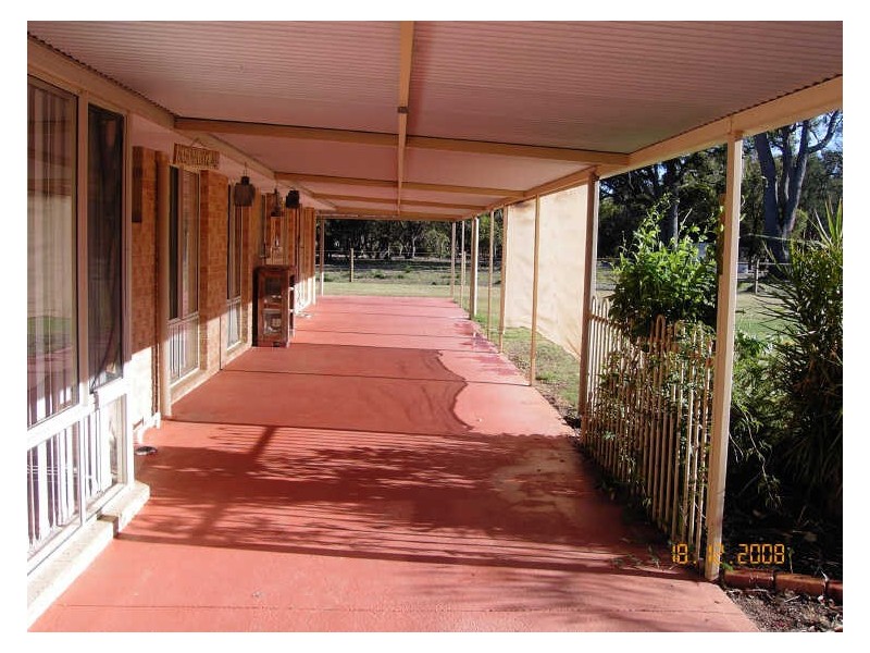 4 Summerhill Drive, Stake Hill WA 6210