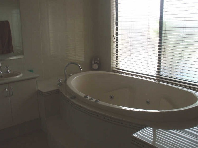 6 Lomatia Ramble, Halls Head WA 6210