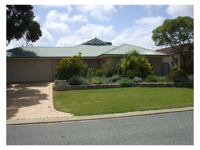 11 Vermont Avenue, Meadow Springs WA 6210