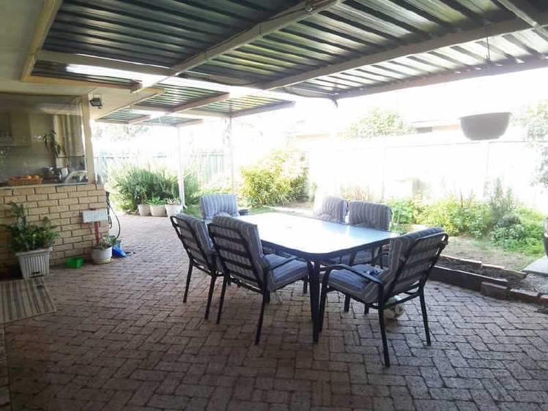 5 Cove Court, Dudley Park WA 6210