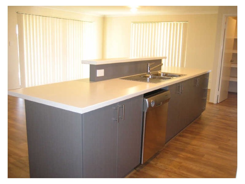 81 Badgerup Avenue, Lakelands WA 6210