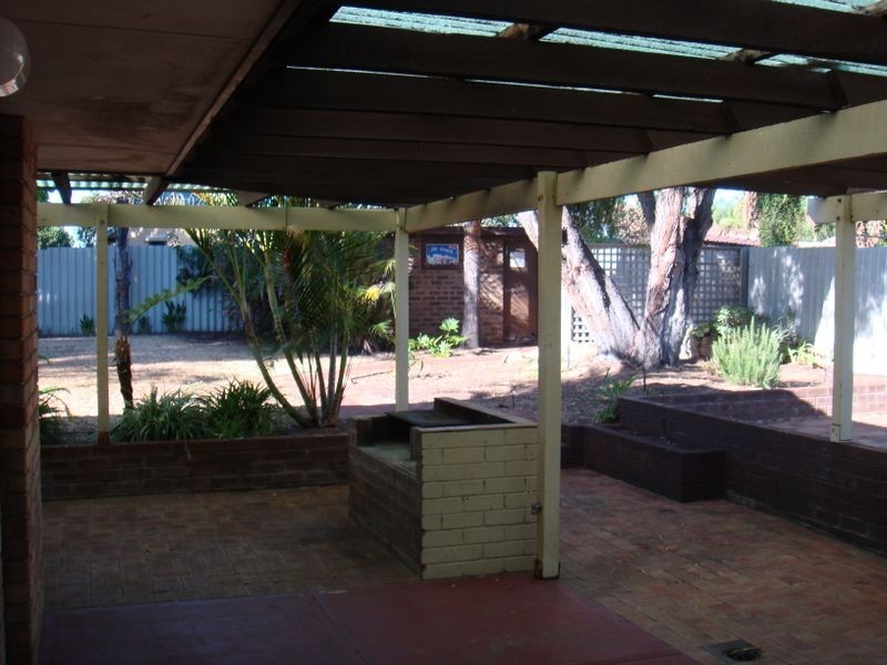 43 Peelwood Parade, Halls Head WA 6210