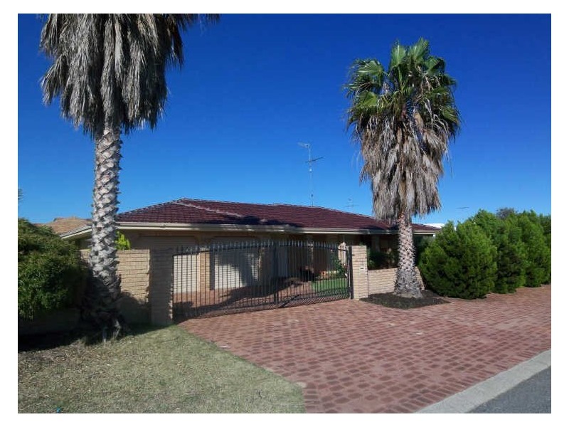 1 Clipper Way, Halls Head WA 6210
