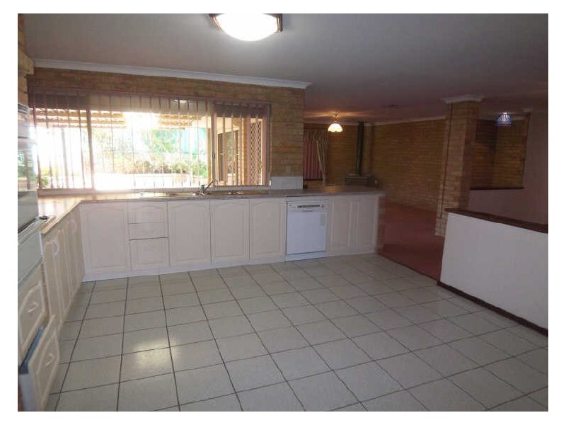 1 Clipper Way, Halls Head WA 6210
