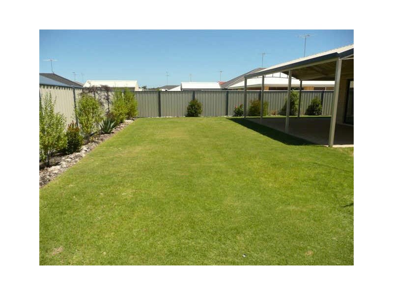 12 Oakwood Gate, Meadow Springs WA 6210