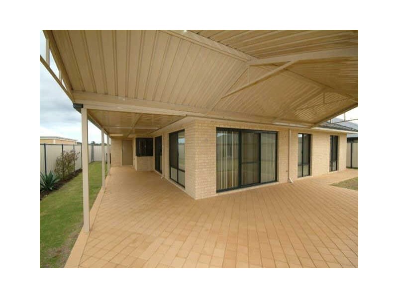 12 Oakwood Gate, Meadow Springs WA 6210