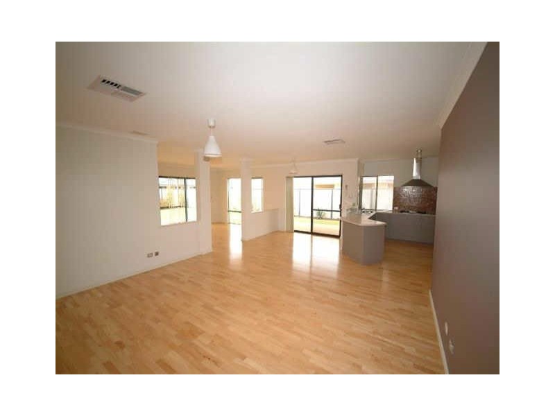 12 Oakwood Gate, Meadow Springs WA 6210