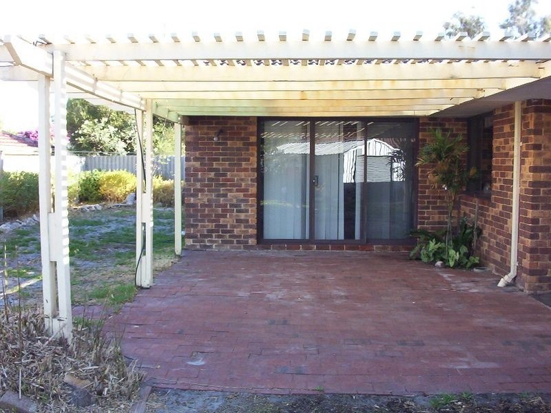 2 Kent Close, Halls Head WA 6210
