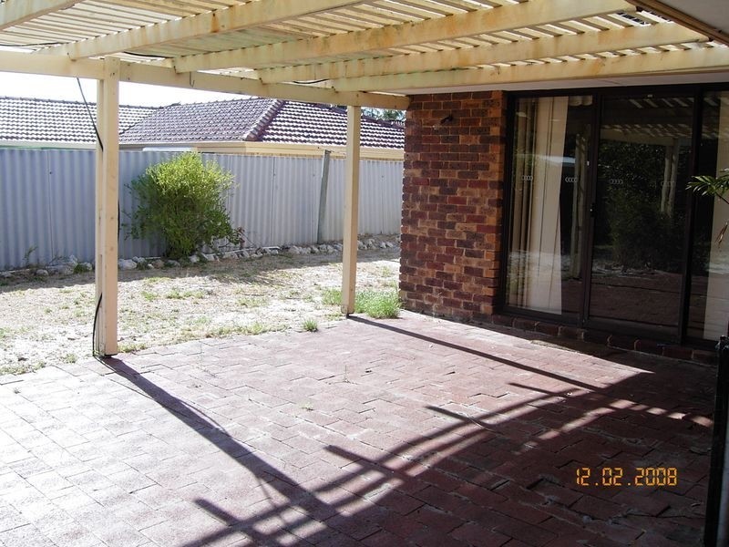 2 Kent Close, Halls Head WA 6210