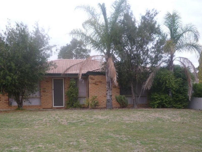 2 Penrith Street, Dudley Park WA 6210