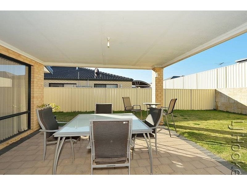 10 Balicup Way, Lakelands WA 6180