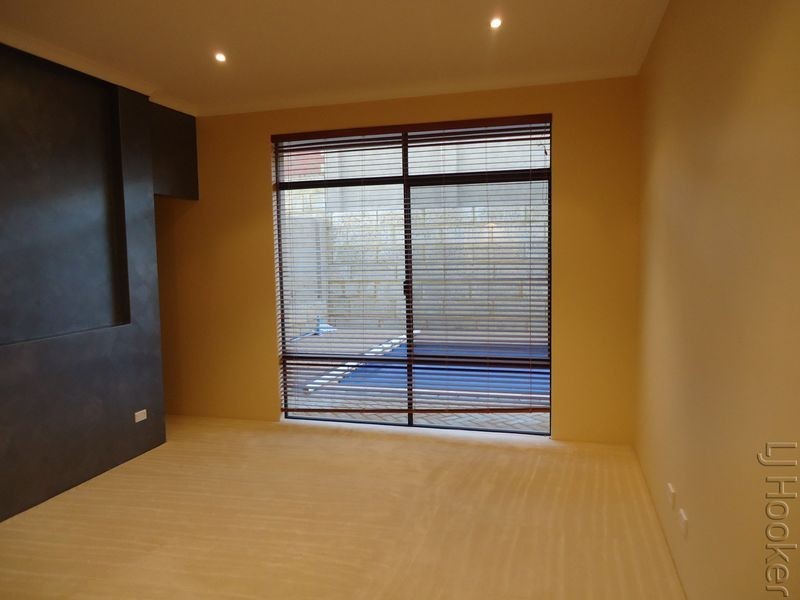 12 Northport Boulevard, Wannanup WA 6210