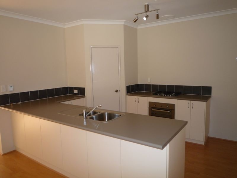 7b Roy Road, Coodanup WA 6210