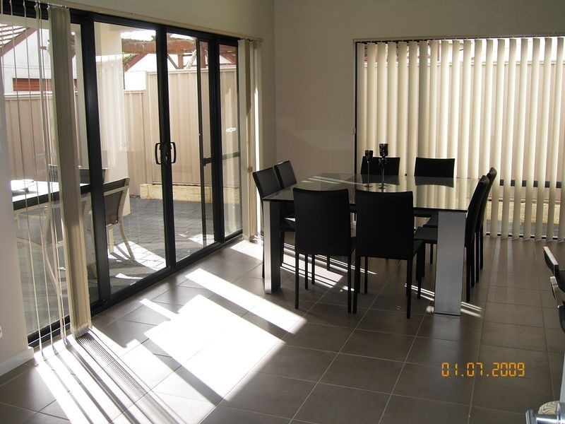 2/16 Churchill Avenue, Dudley Park WA 6210