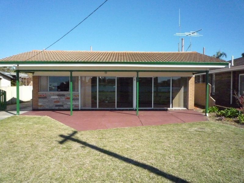 6 Fairbridge Road, Halls Head WA 6210