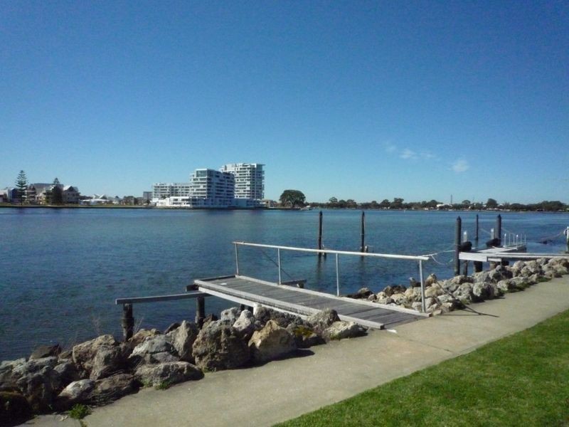 6 Fairbridge Road, Halls Head WA 6210