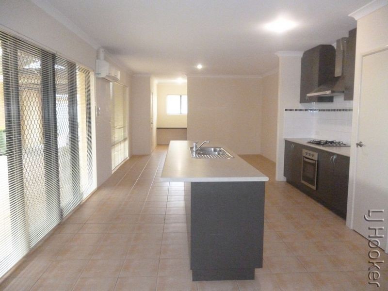 15 Bremer Way, South Yunderup WA 6208