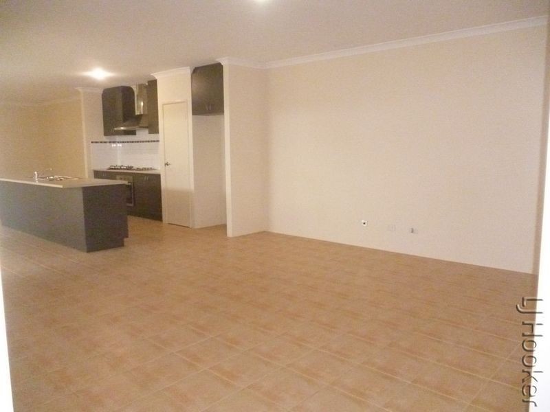 15 Bremer Way, South Yunderup WA 6208