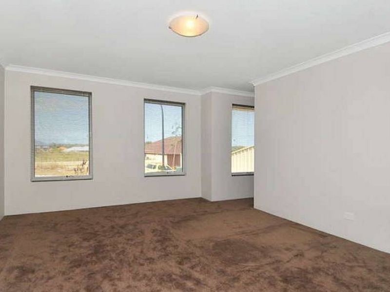 4 Kondinin Way, Dawesville WA 6211