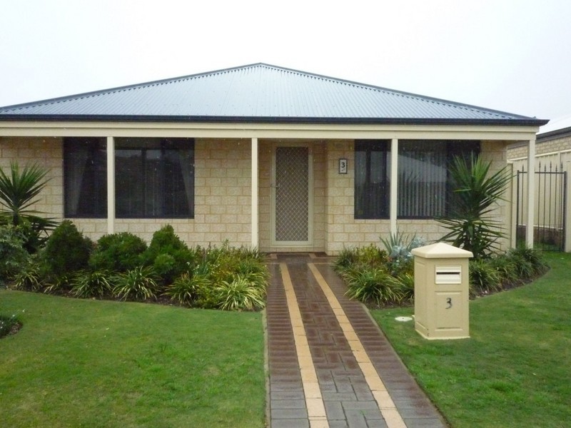 3 Ballard Meander, Lakelands WA 6210