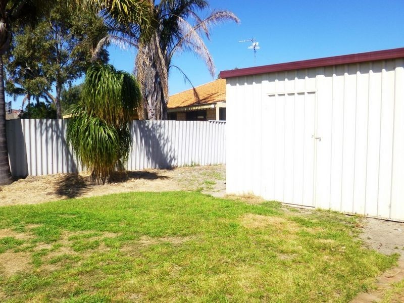 1 Aberdeen Close, Halls Head WA 6210