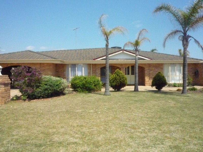 2 Quadrant Rise, Halls Head WA 6210