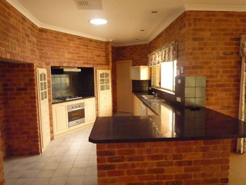 2 Quadrant Rise, Halls Head WA 6210