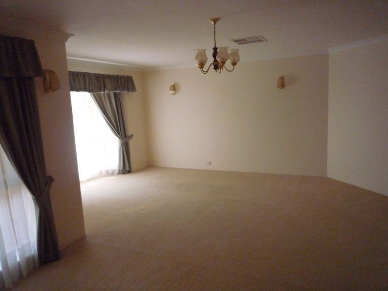 2 Quadrant Rise, Halls Head WA 6210