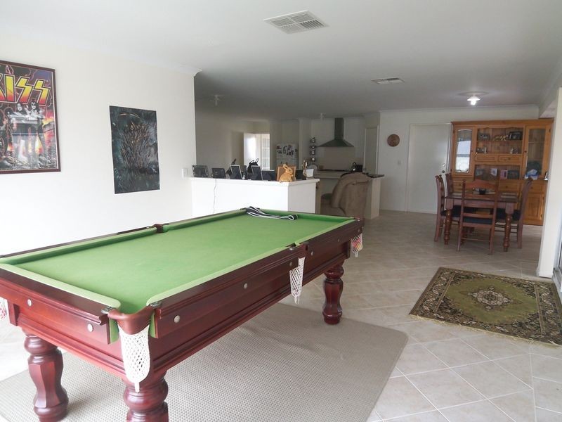 24 Cimmaron Edge, Meadow Springs WA 6210