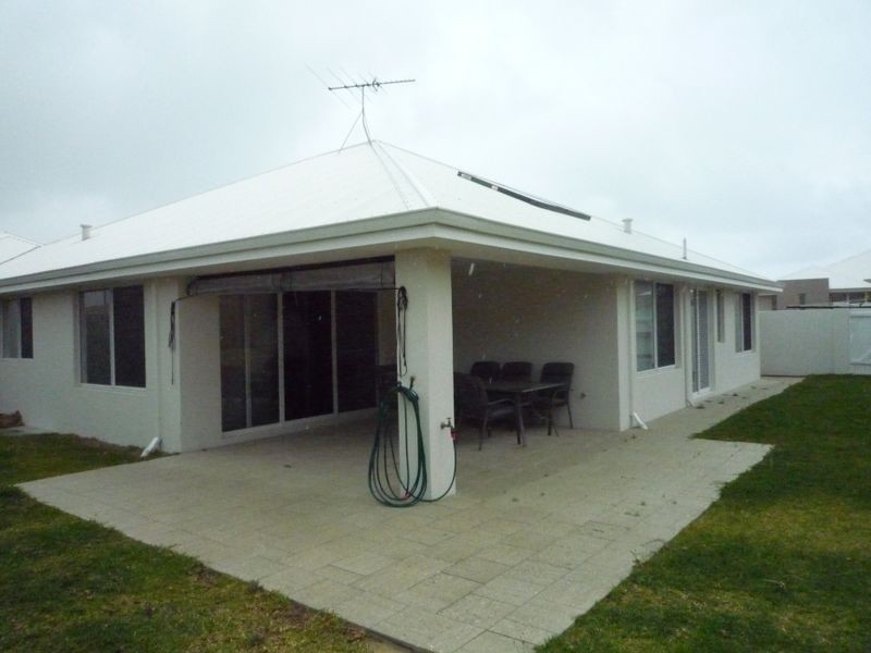 1 Dichondra Pass, Halls Head WA 6210