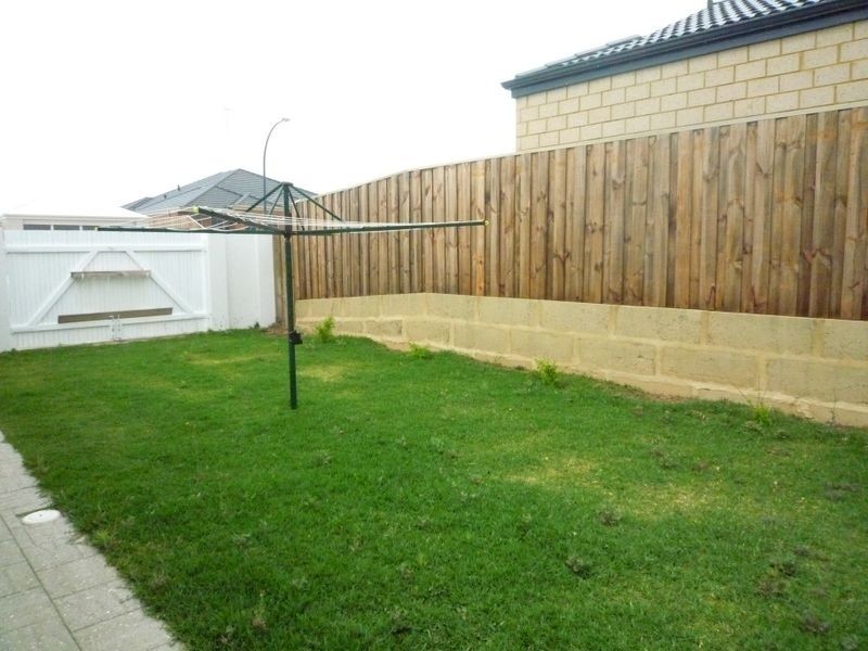 1 Dichondra Pass, Halls Head WA 6210